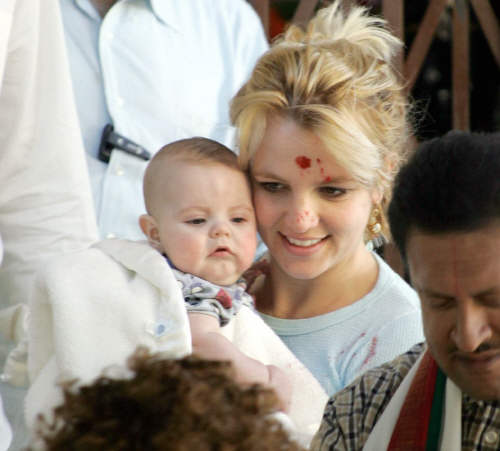 Subsequently, she picked up a Hebrew tattoo. Brtiney goes 'Hindu'?