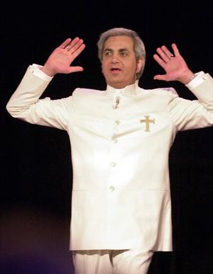 bennyhinn_narrowweb__300x3870.jpg